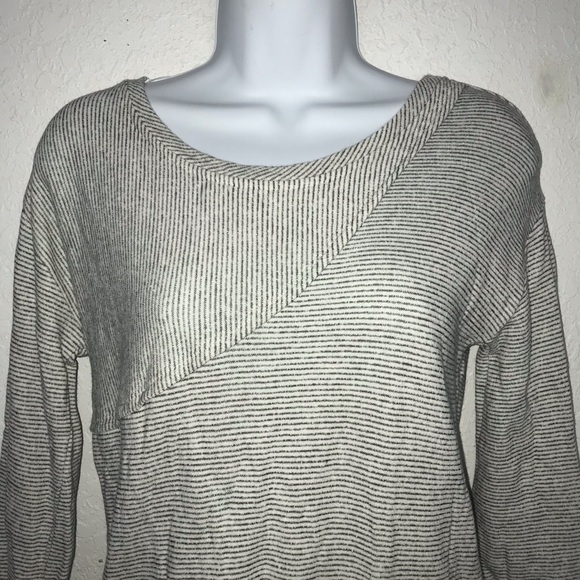 2/$20 Grey & Gray Crop Stripe Knit Womens Top XS Gray White - Picture 2 of 7